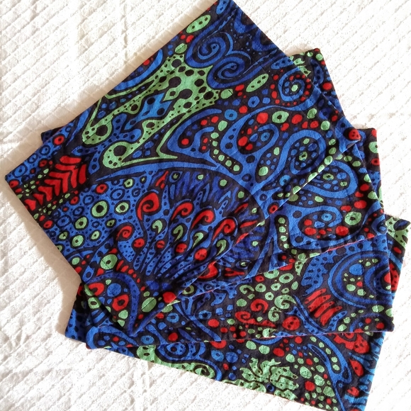 SOLD NwoT Set of 4 Soft Padded Placemats Reversible Trippy Fabric - Picture 2 of 11